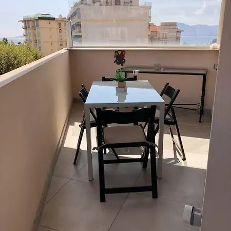 Magnifique Au Pied Des Plages * Канны